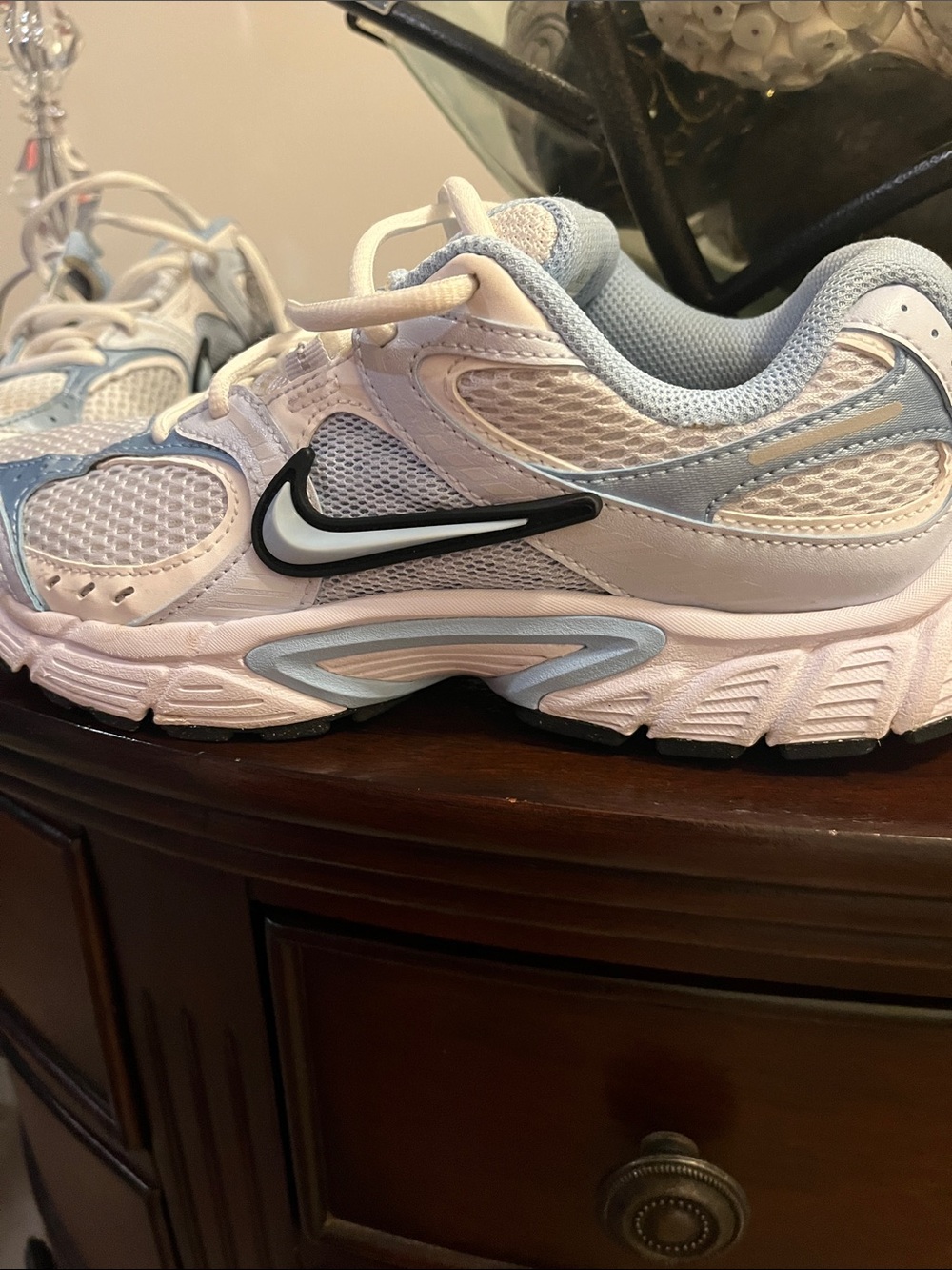 Nike women’s mesh sneakers - Picture 3 of 4